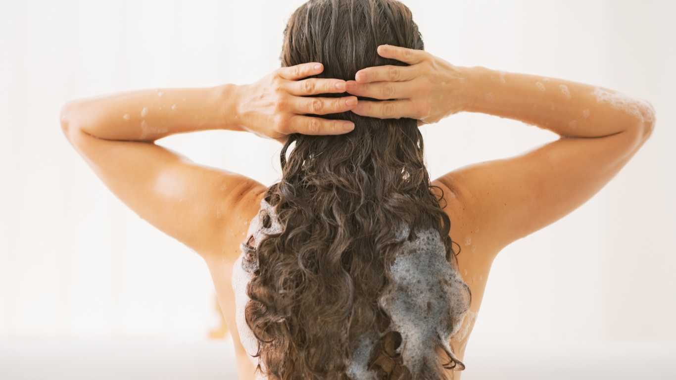 Các bước gội đầu đúng cách giúp tóc chắc khỏe