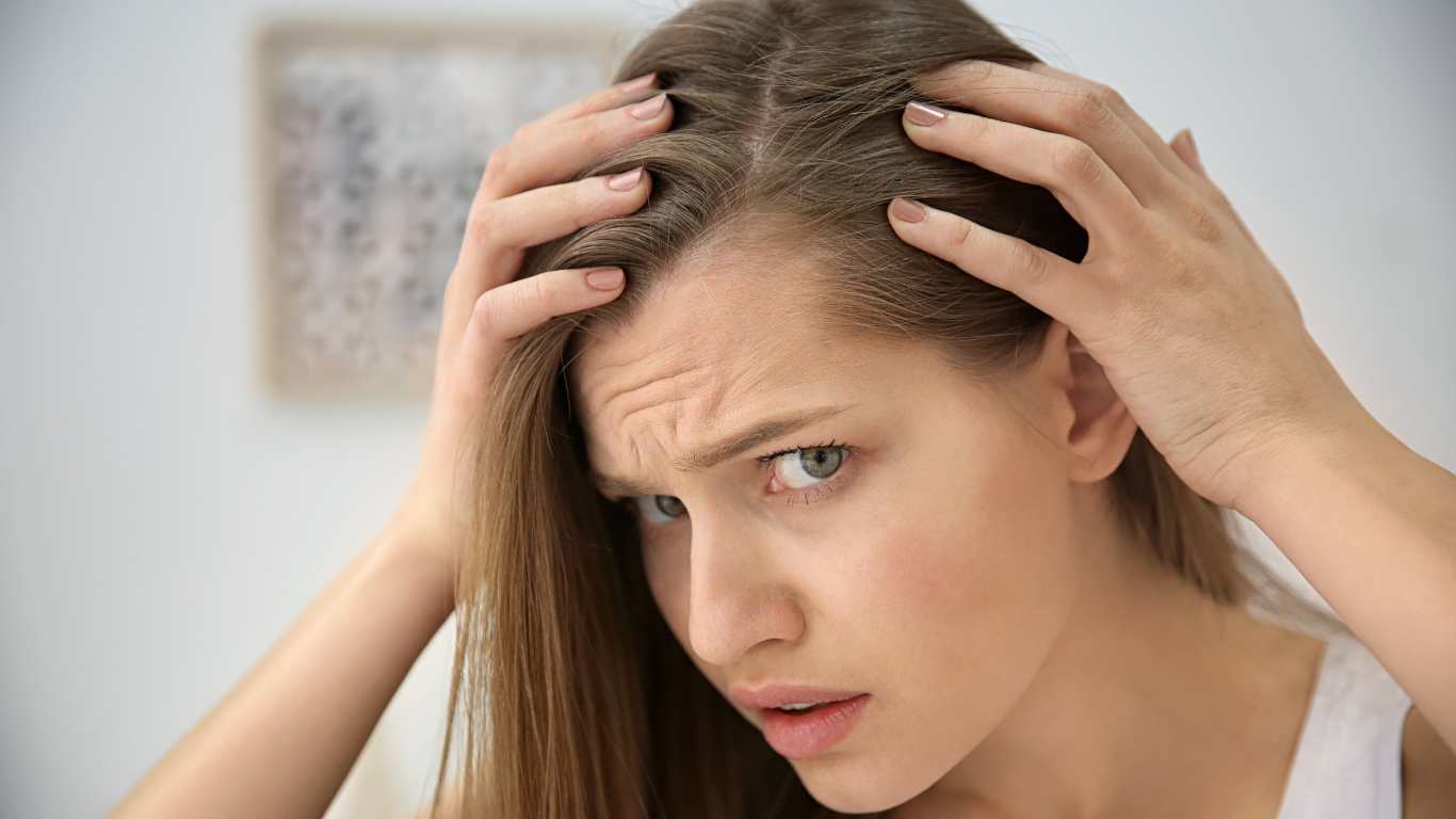 Nguyên nhân khiến tóc dễ bị gãy rụng