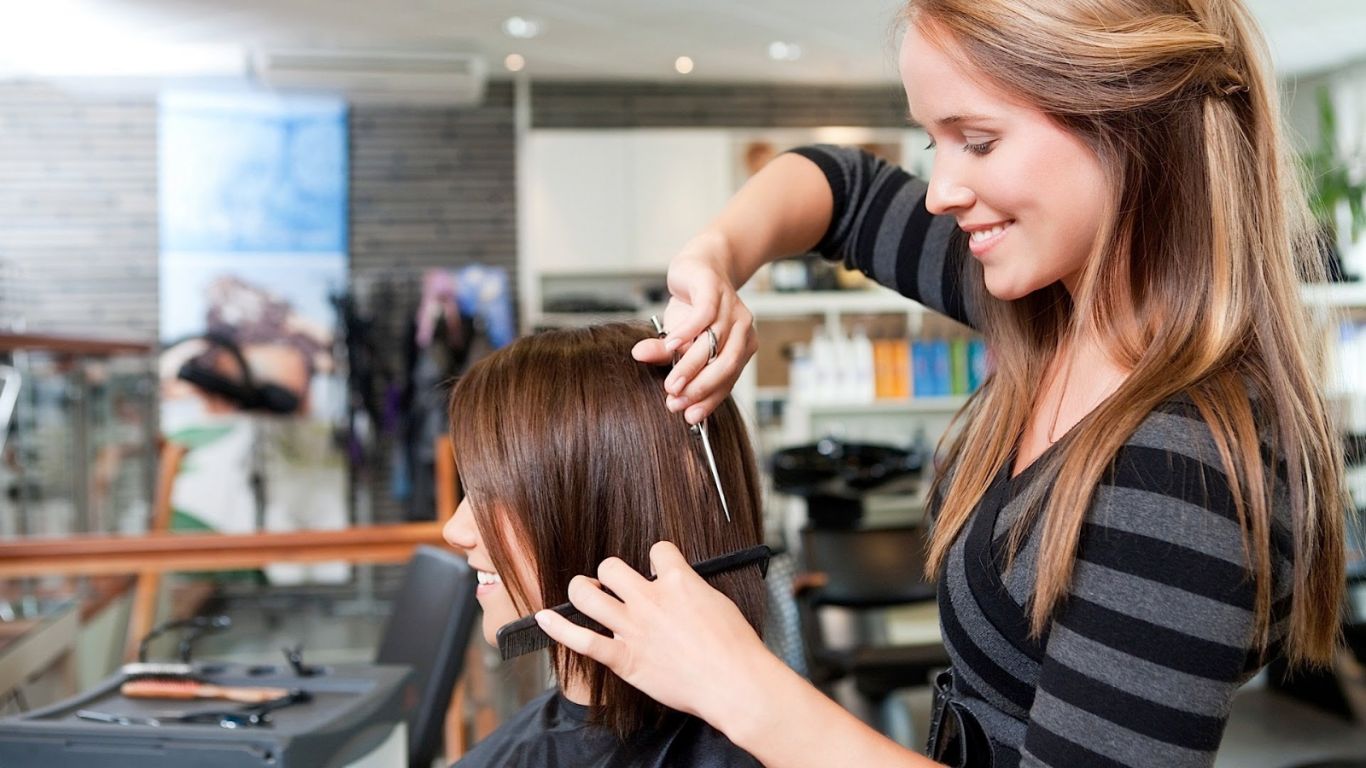 Những sai lầm cần tránh khi mới học nghề tóc – Không đầu tư vào công cụ và trang thiết bị