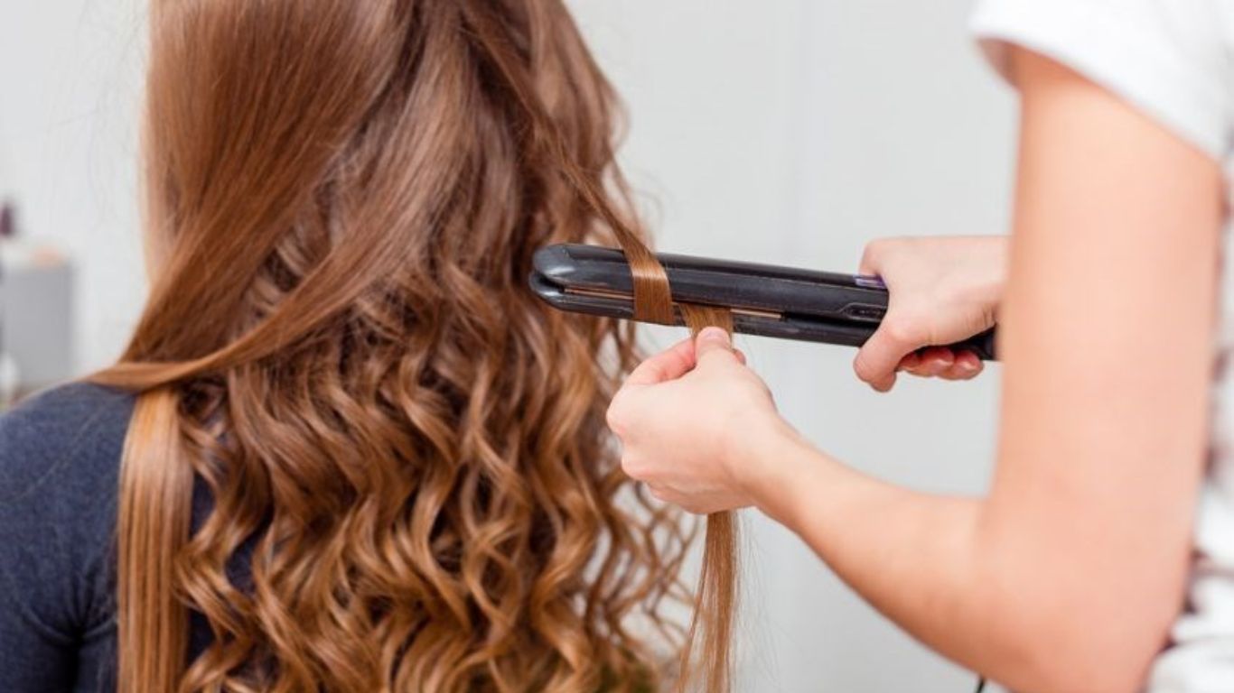 Cách duỗi tóc xoăn tại nhà – Giải pháp đơn giản giúp tóc suôn mượt