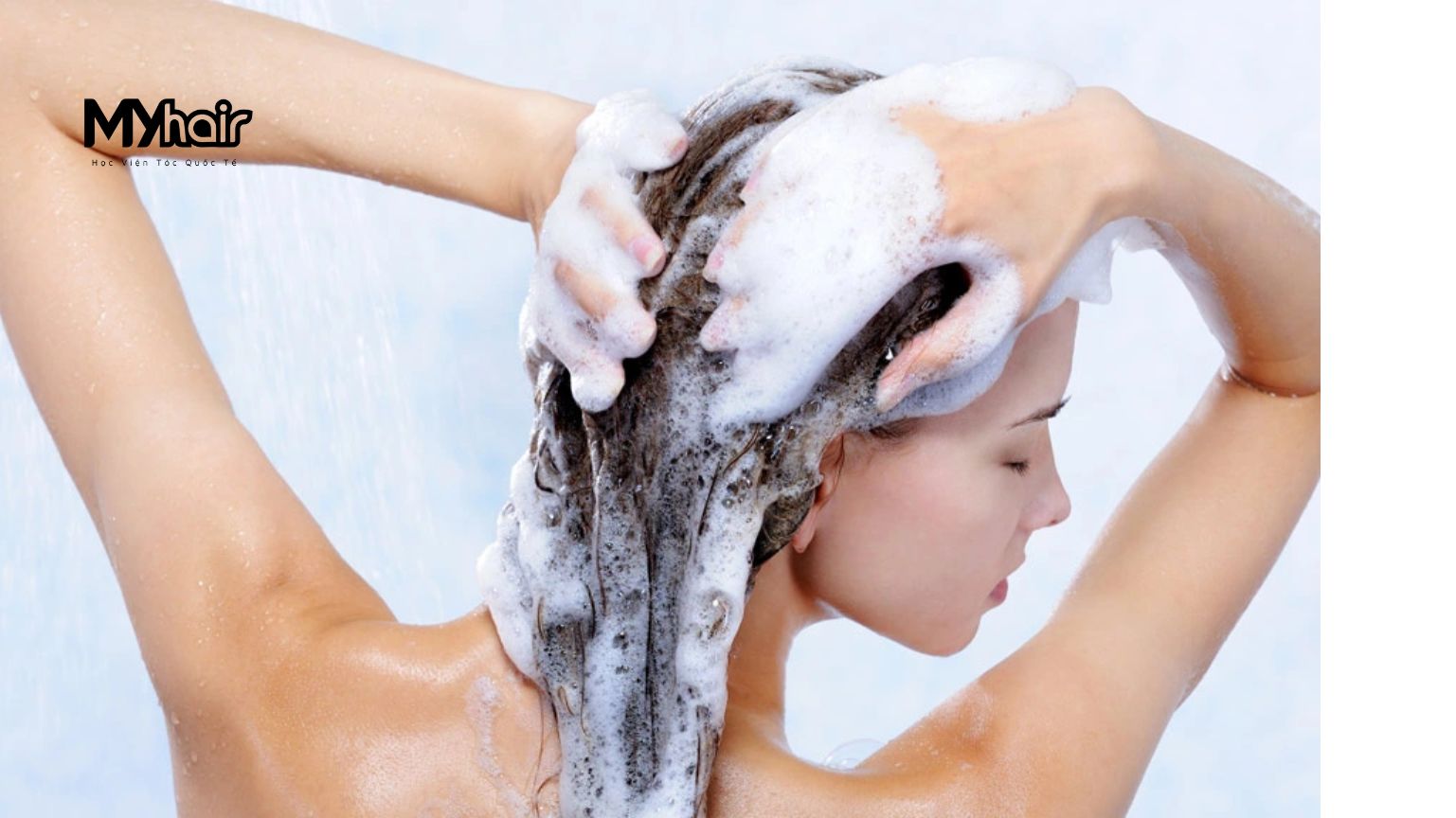 Mẹo gội đầu sau khi duỗi tóc – Massage nhẹ nhàng khi gội đầu