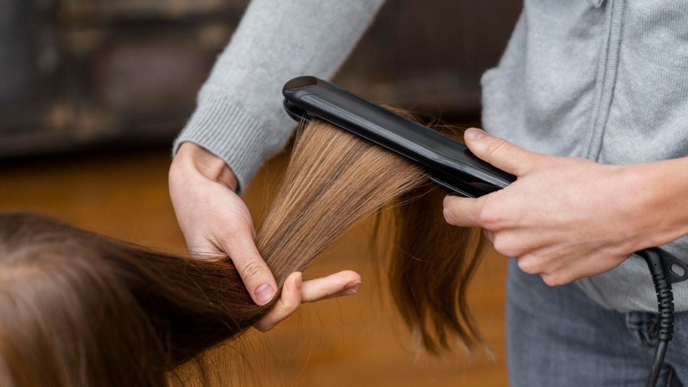 Những sai lầm thường gặp khi tự duỗi tóc mái tại nhà vì ham rẻ